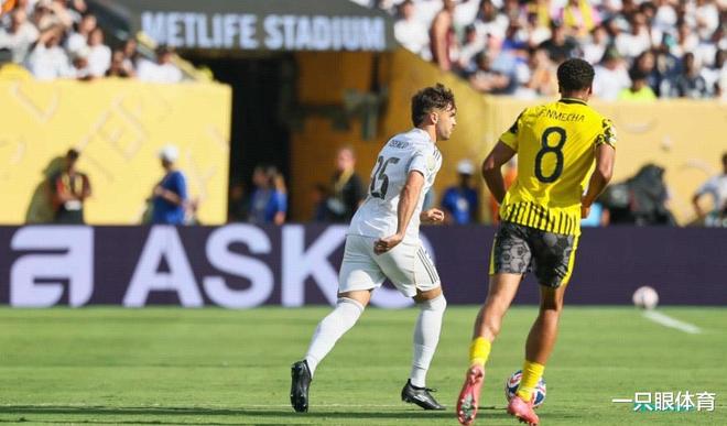 九游体育-库里在皇家马德里比赛中反败为胜，领先优势明显引发热议！