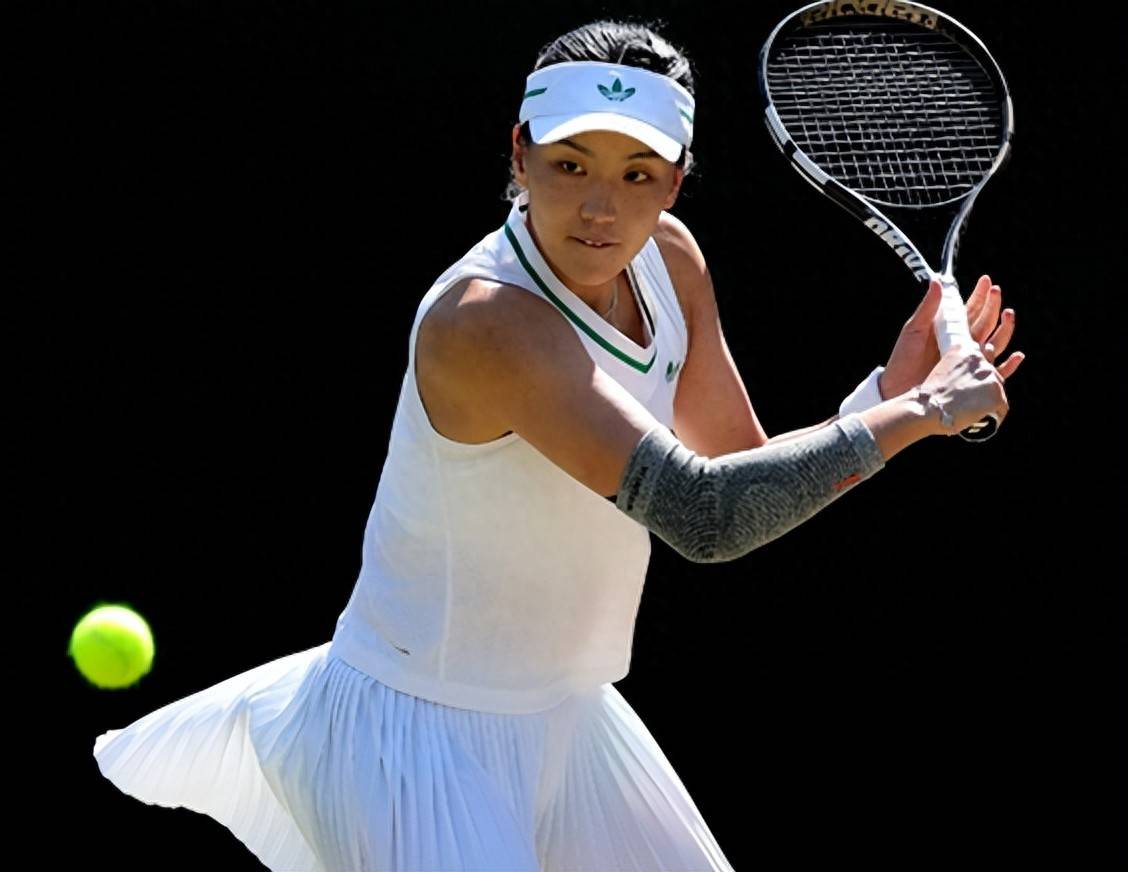 九游娱乐- 爆冷首场状态出色，C9观众沸腾！，穆古鲁扎重返赛场引发球迷热议