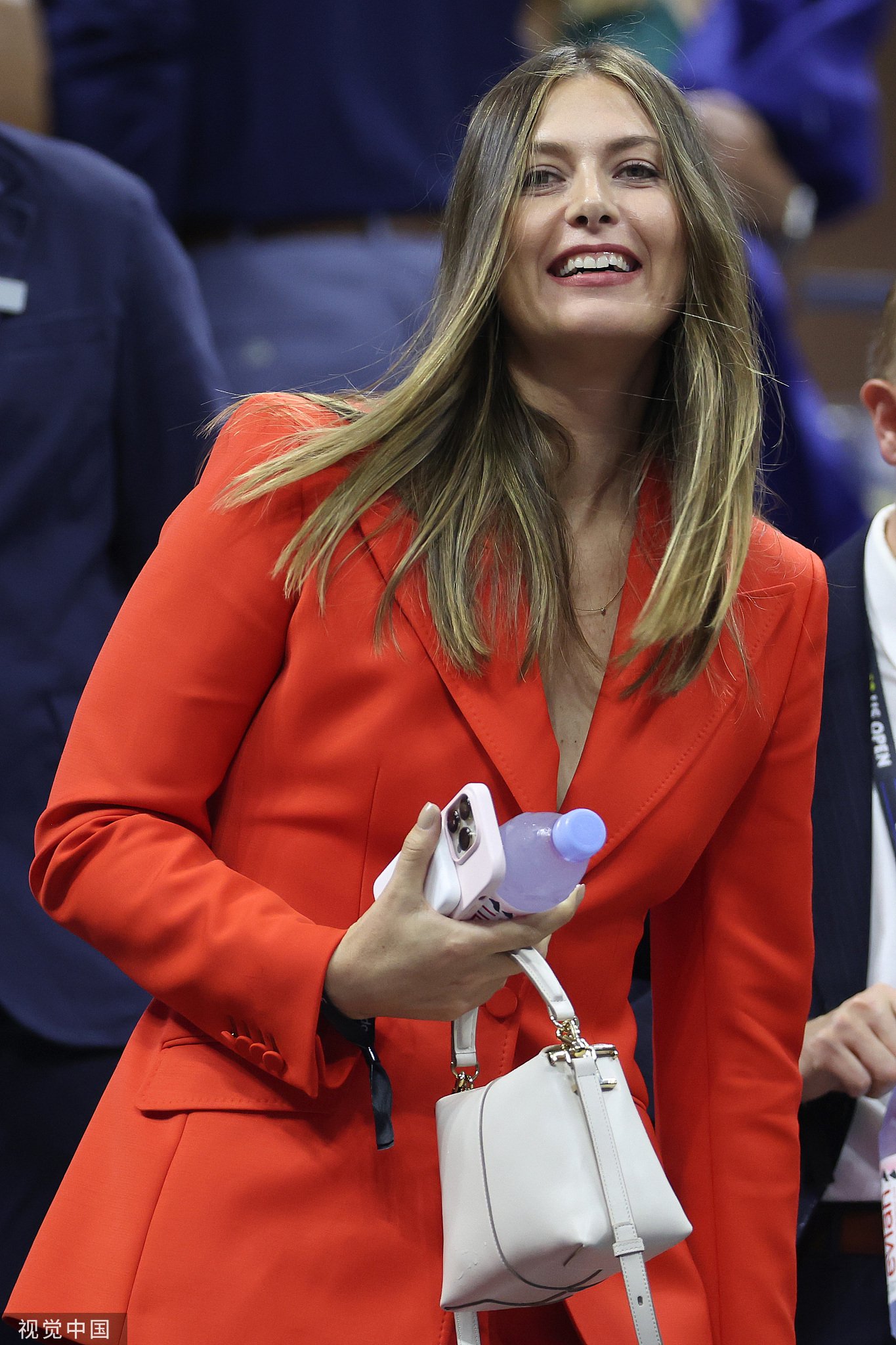 九游体育-莎拉波娃焦点对战，穆古鲁扎与40激战雄鹿分钟，晋级下一阶段胜负难料！赢得满堂喝彩的简单介绍