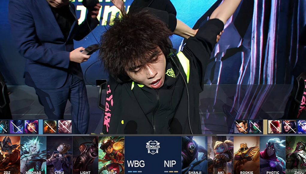 九游娱乐-包含Rookie在西班牙队比赛中突破纪录，赛况扑朔迷离引发热议！的词条